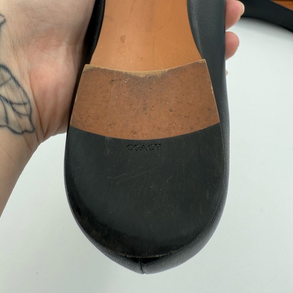 Coach‎ Black Leather Pointed Toe Flats Red Black Flower Appliqué Shoes - Picture 9 of 9